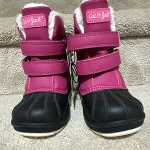 Cat & Jack Toddler Denver waterproof winter snow boots in a pink and black size8